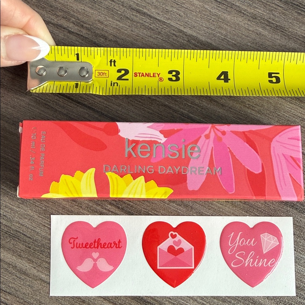 Kensie Darling Daydream Perfum with Red and Pink Accents NEW - Picture 6 of 6